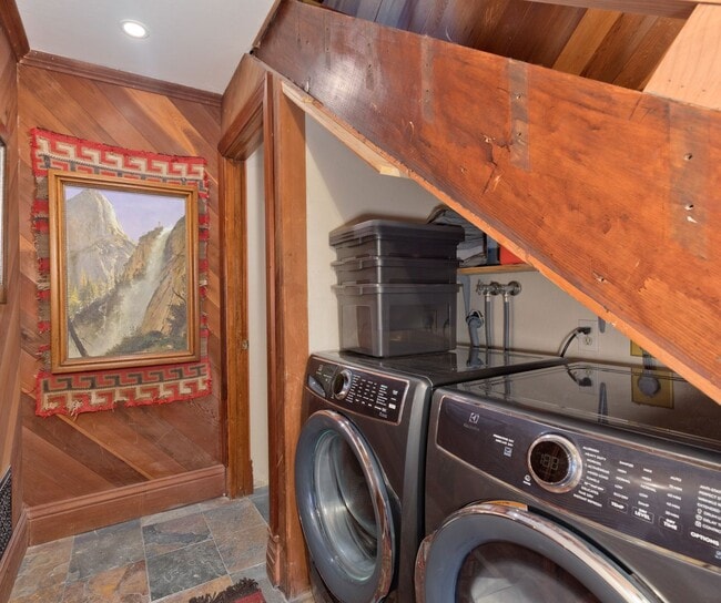 Building Photo - 91 St Moritz Rd