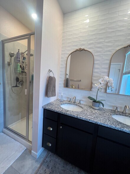 Building Photo - 7487 W Pacific Ln