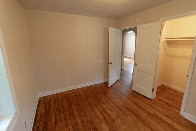 Building Photo - 306 W Worley St