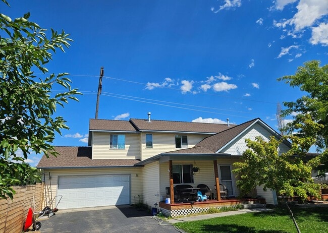 Primary Photo - Three Bedroom Duplex with Two Car Garage