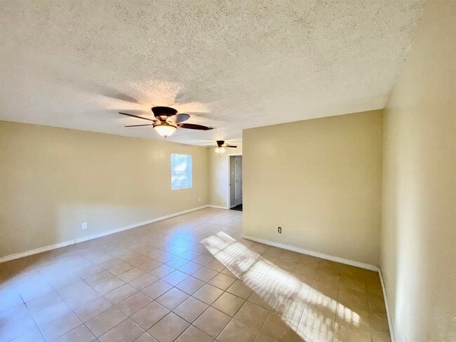 Building Photo - 6801 Camden Ln