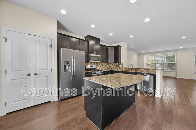 Building Photo - 4061 Zilker Park Dr