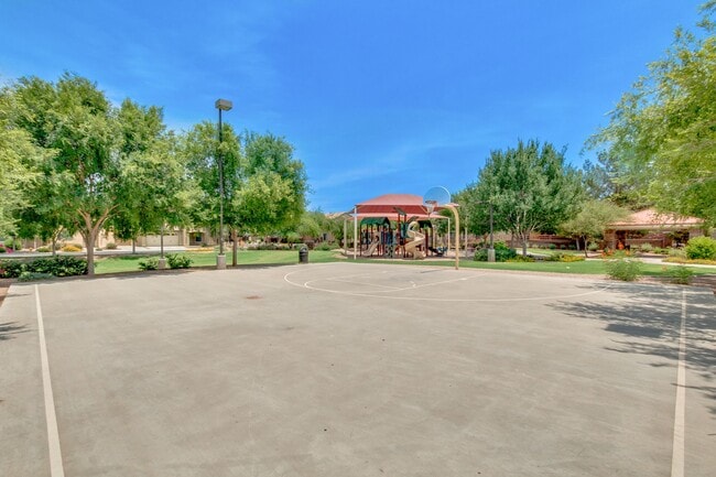 Building Photo - Lovely home in cul-de-sac lot with fenced pool!