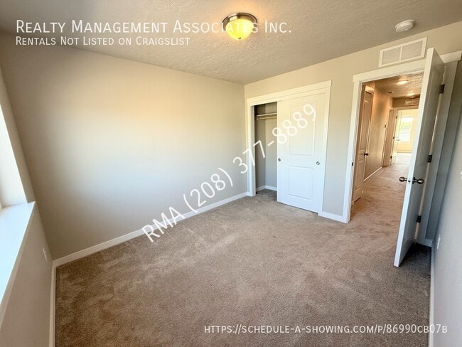 Building Photo - 4727 W Santa Fe Ln