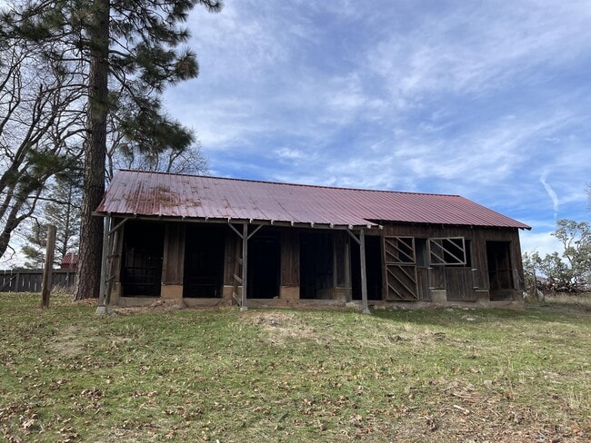 Building Photo - 5979 Meadow Ln