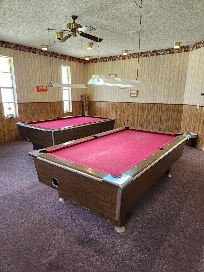 Building Photo - 600 Village Green Ct