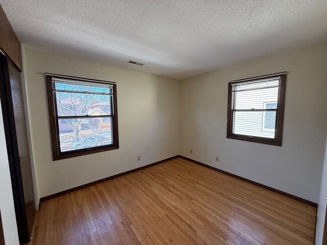 Building Photo - 2833 S 31st Ave