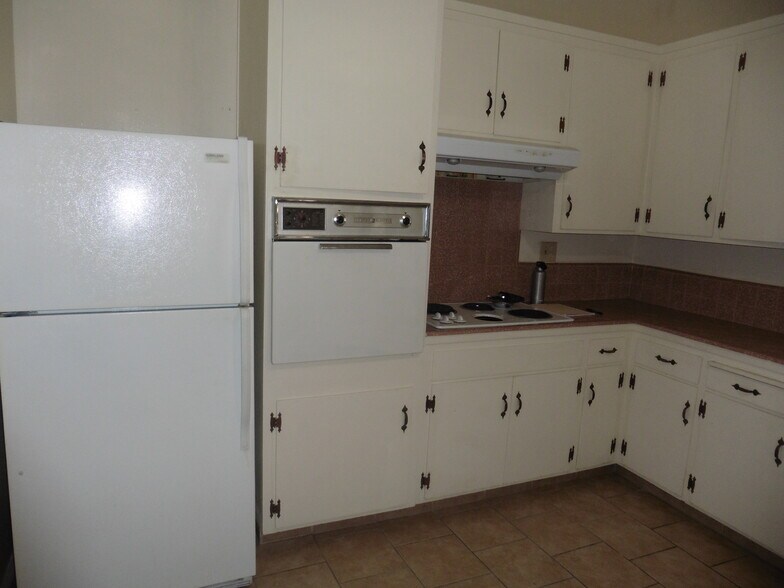 Building Photo - 2220 Park Ave