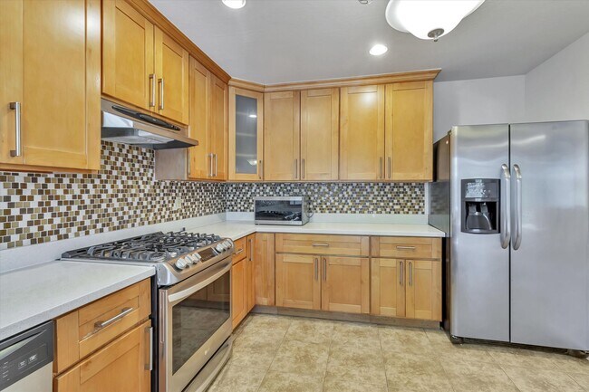 Building Photo - Sunnyvale Gem with Sleek Finishes & Though...