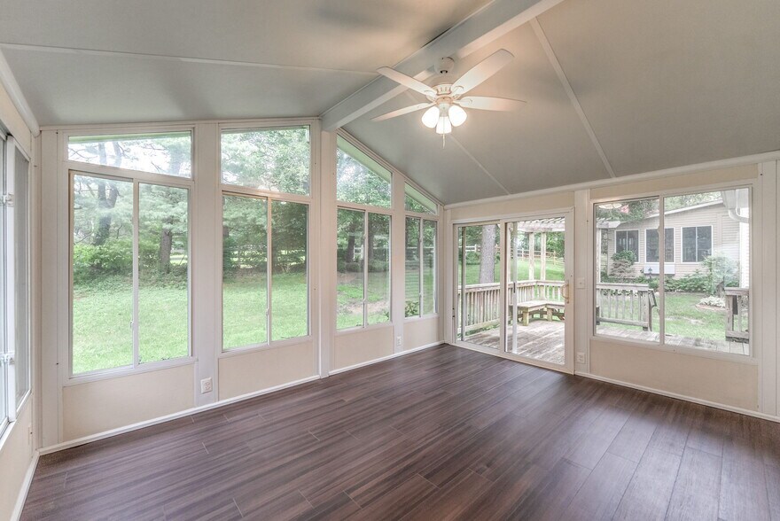sunroom - 117 Bookham Ln