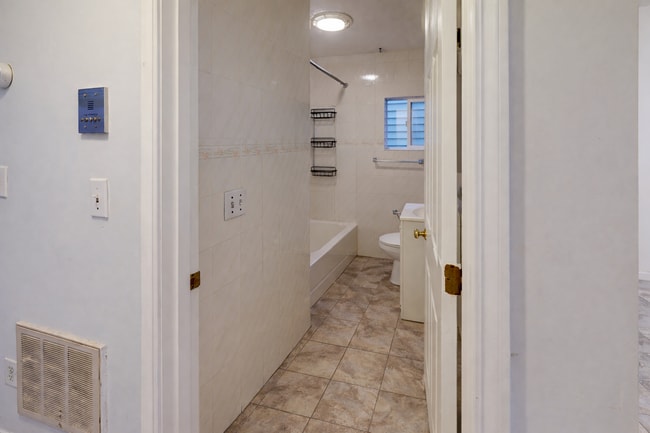 Building Photo - 277 Paris St