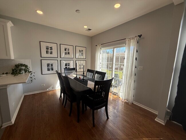 Building Photo - 610 Lakeridge Ct