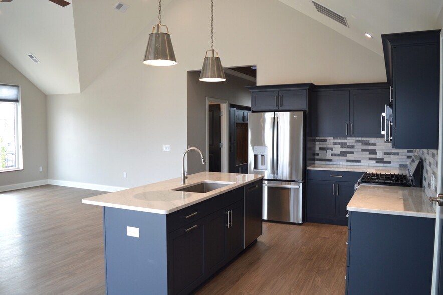 Building Photo - 100 S Washington St