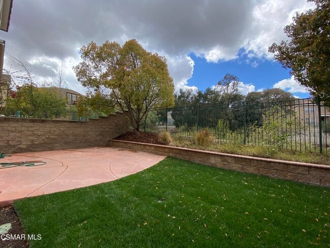 Building Photo - 559 Yarrow Dr