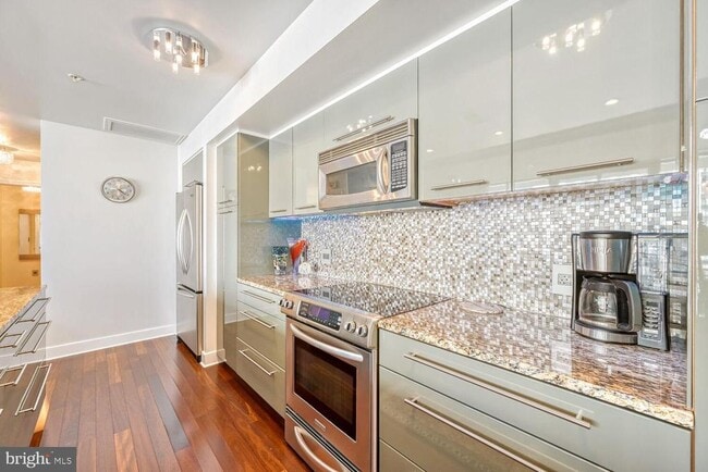 Building Photo - 675 S President St