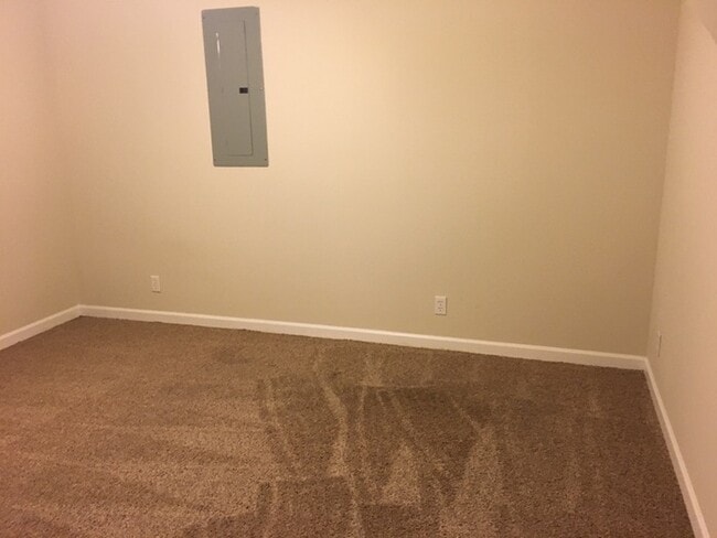 Building Photo - 4 Bedroom 2 bath home off Bell Rd Available !