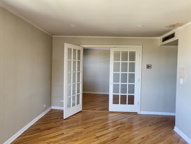 Building Photo - 525 W Aldine Ave