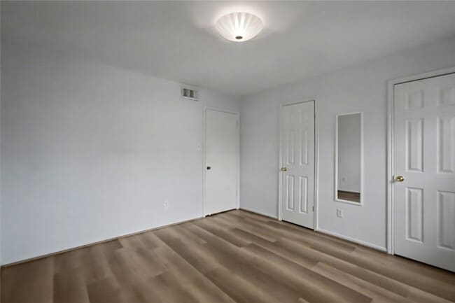 Building Photo - 357 N Post Oak Ln