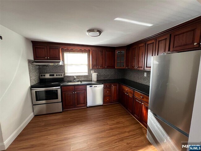 Building Photo - 75 Park Floor 2 Park