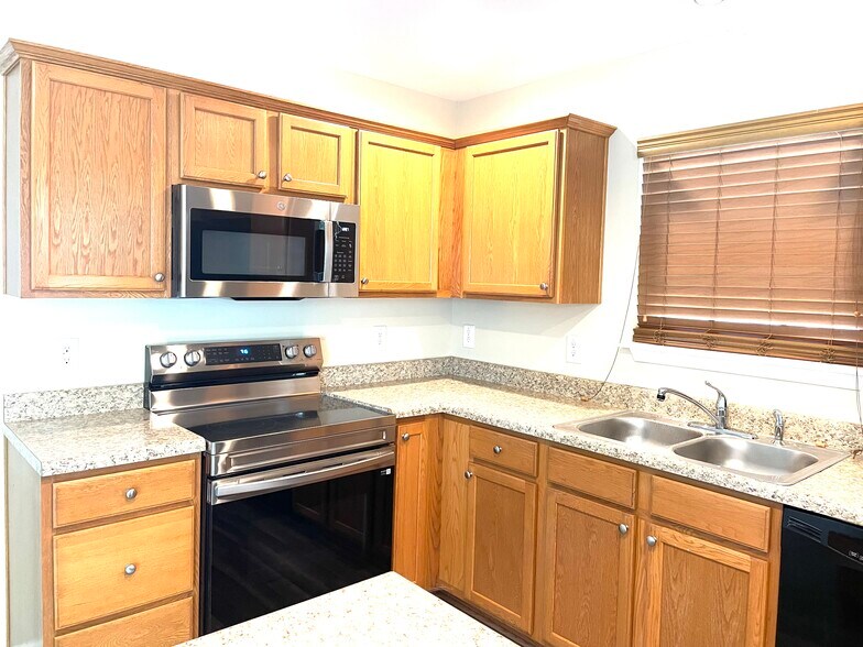 Building Photo - 636 Grasswren Way