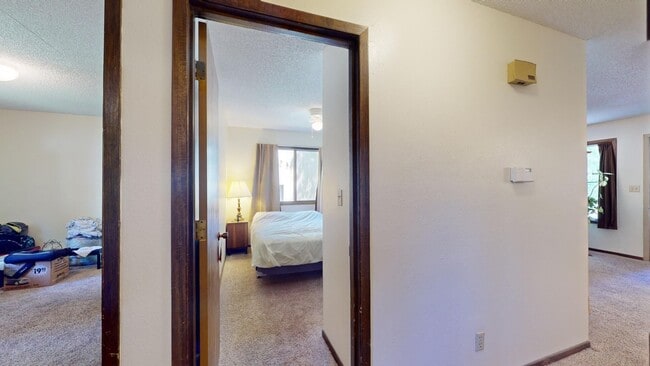 Building Photo - Quiet Area - Great Place to Call "Home"