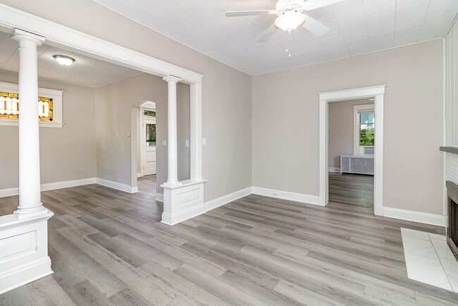 Building Photo - Gorgeous 3 Bedroom 1 Bathroom House