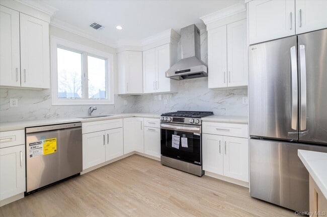 Building Photo - 8 1st St