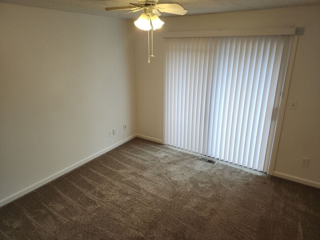 Building Photo - 2 bed 1.75 bath apartment close to JBER.