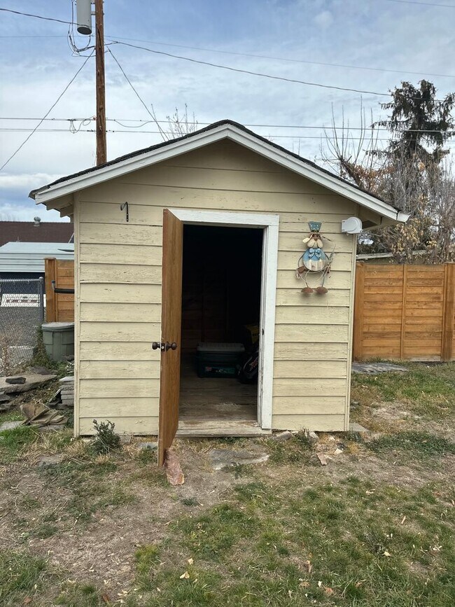 Building Photo - Vintage Character, Modern Finishes! Spacio...