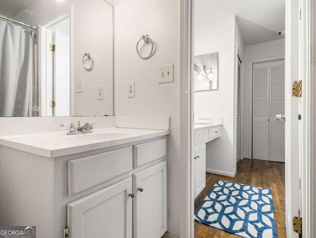 Building Photo - 3307 Pine Heights Dr NE