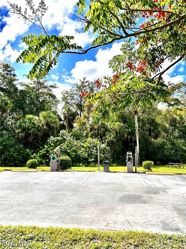 Building Photo - 9540 Green Cypress Ln