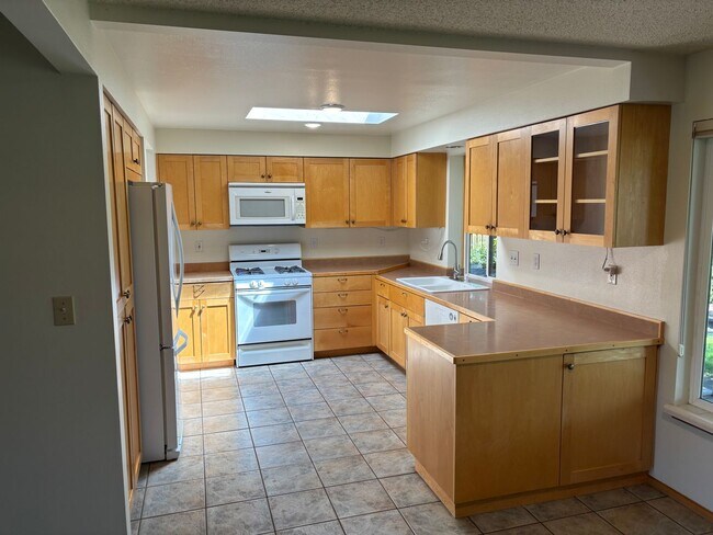 Building Photo - Riverfront home!!!! 3 Bedroom near downtow...