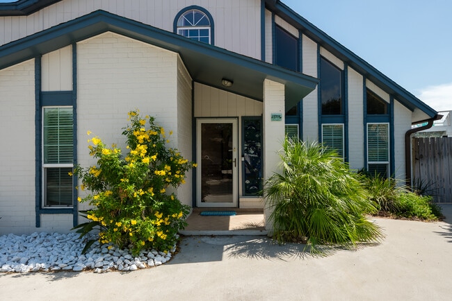 Building Photo - 13705 Cayo Cantiles St