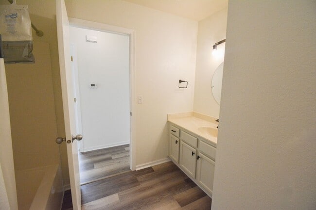 Building Photo - Recently Renovated 4 Bed, 2 Bath Home for ...