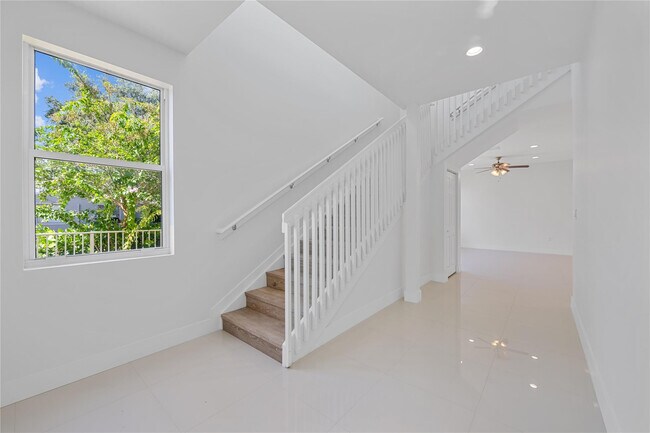 Building Photo - 1428 SW 4th Ave