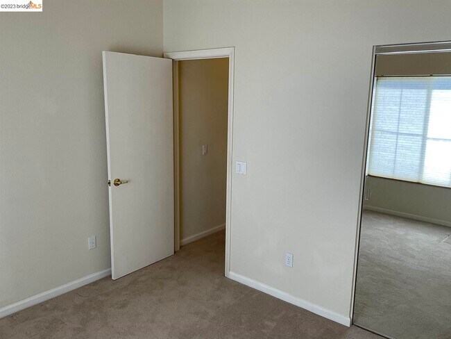 Building Photo - 276 Black Amber Way