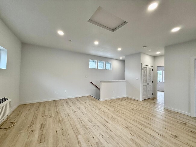 Building Photo - 2392 Karen Ct