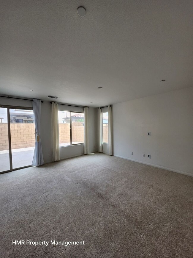 Building Photo - Beautiful two story 5 bedroom in ontario R...