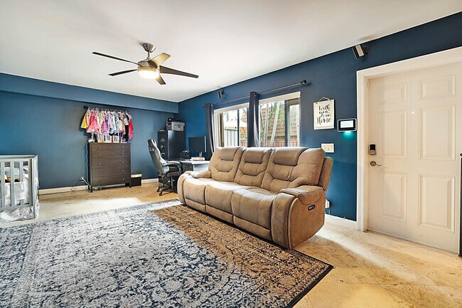 Building Photo - 2876 Waterford Dr S