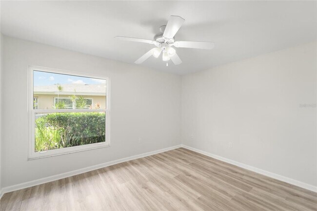 Building Photo - 5689 Evergreen Dr