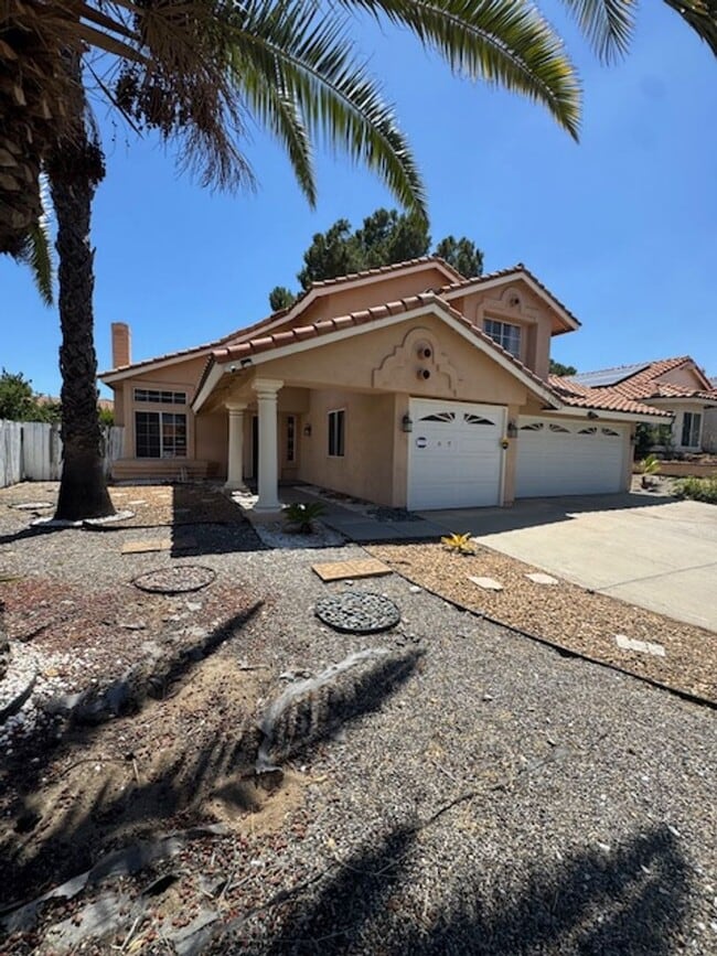 Building Photo - Home in the heart of Lake Elsinore