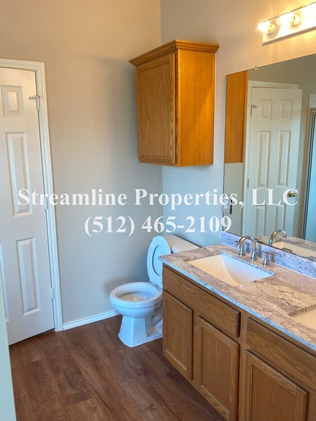 Building Photo - Beautiful 3 bedroom, 3 bathroom and study ...