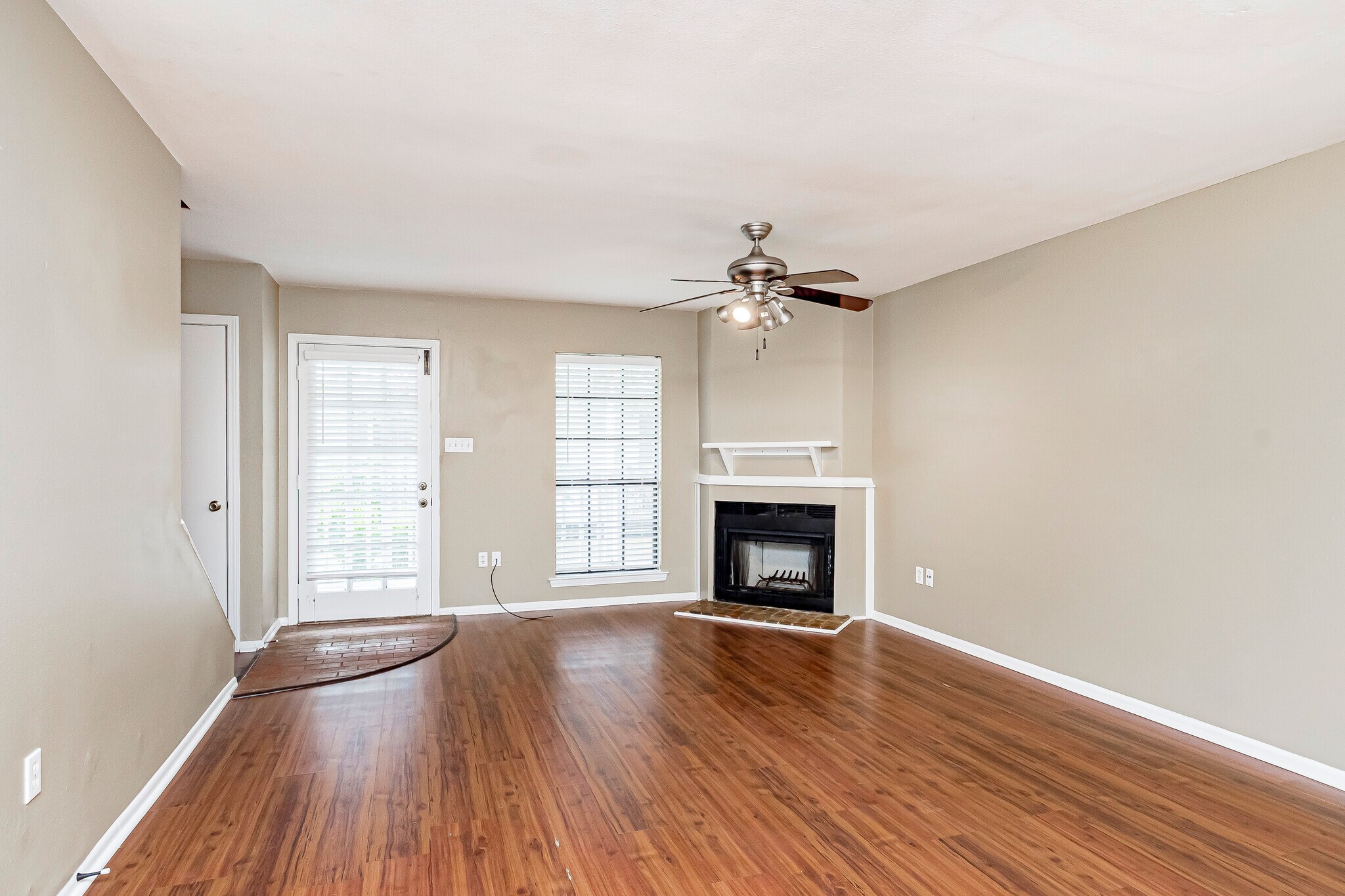 Wood burning fireplace - 4352 Stumberg Ln