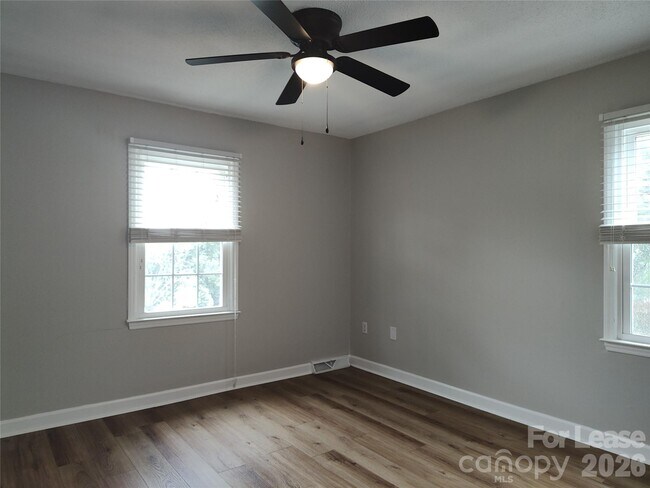 Building Photo - 7413 Doves Nest Cir