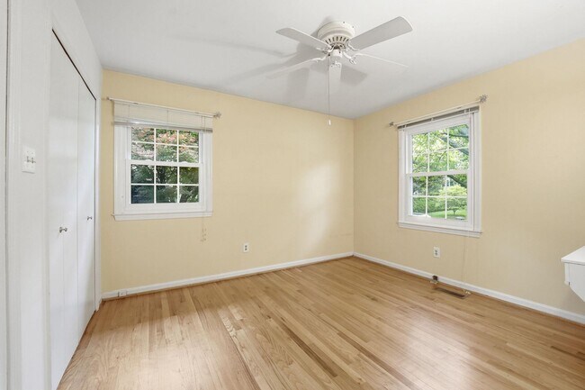 Building Photo - 4804 King Richard Dr