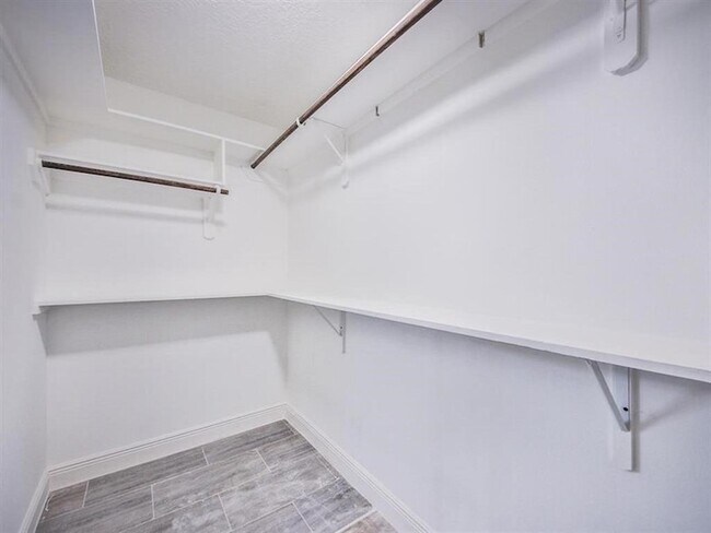 Building Photo - 10519 Laneview Dr