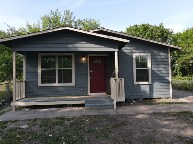 Building Photo - 2530 Halsey St