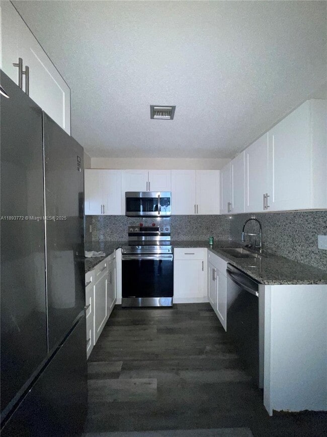 Building Photo - 4300 Landar Dr