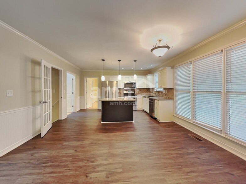 Building Photo - 2235 Saluda Ln NW