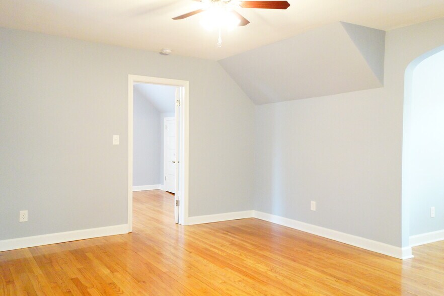 Building Photo - 807 Kennebec Ave